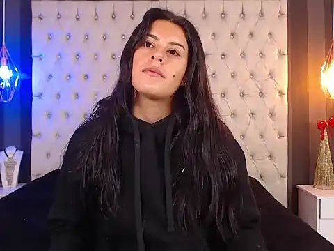 Camile Petite online show from November 2025 07:35:02 PM