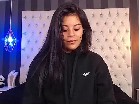 Camile Petite online show from November 2025 07:36:02 PM