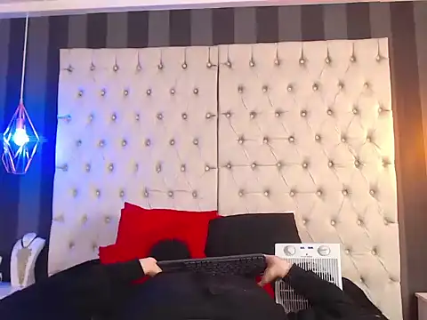 Camile Petite online show from November 2025 07:26:01 PM