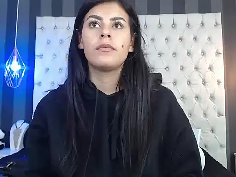 Camile Petite online show from November 2025 08:09:02 PM