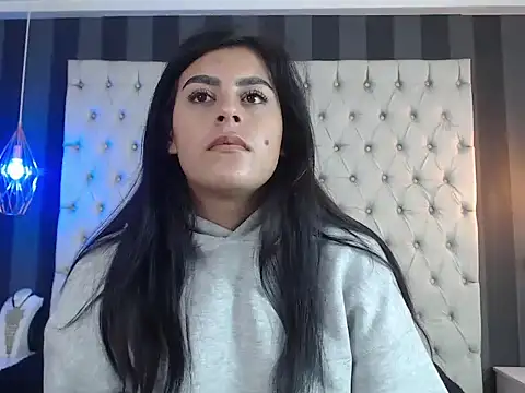 Camile Petite online show from November 2025 07:36:02 PM