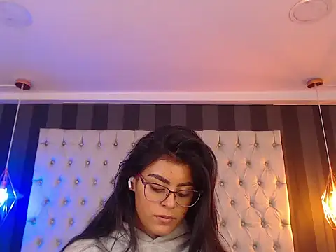 Camile Petite online show from November 2025 07:59:02 PM