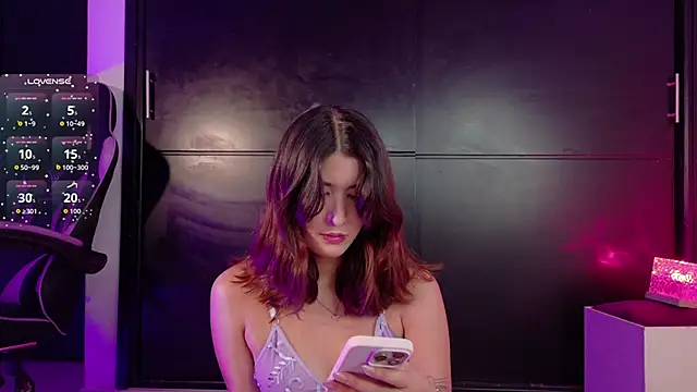 Snapshot of emilyy1_ chatting on December 2025 01:48:02 AM emilyy1 online show from December 2025 01:48:02 AM