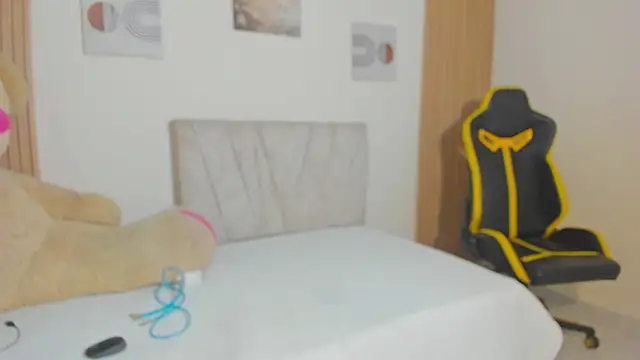 little emiily  online show from November 2025 09:58:01 PM