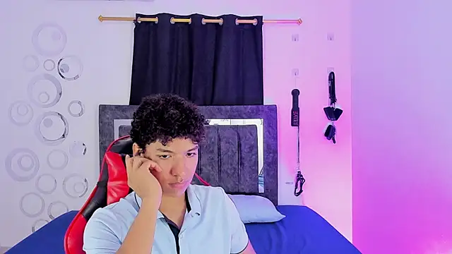 Maximiliano Khalil online show from November 2025 08:05:01 PM