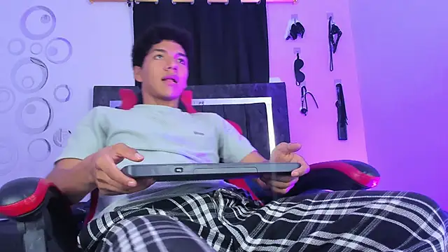 Maximiliano Khalil online show from December 2025 07:41:01 PM