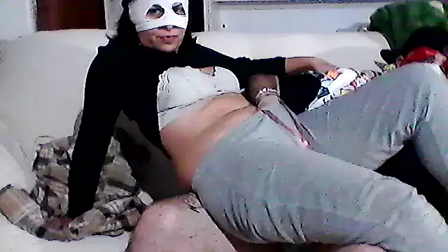 Snapshot of hekate_couple chatting on October 2025 01:42:01 AM hekate couple online show from October 2025 01:42:01 AM