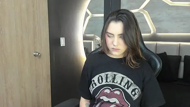 Snapshot of DakotaRussell_ chatting on January 2026 01:05:02 PM DakotaRussell online show from January 2026 01:05:02 PM