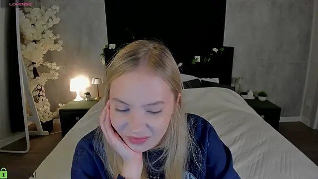 Melanie Ryer online show from December 2025 01:11:01 AM