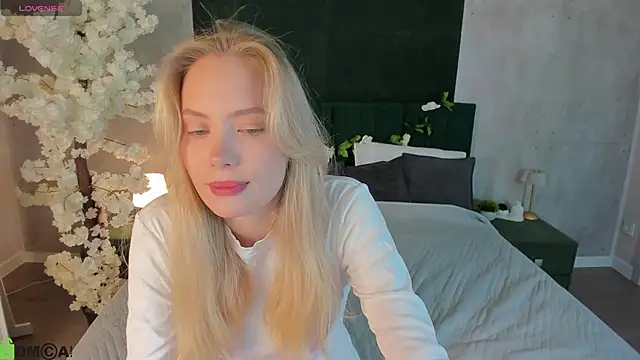 Melanie Ryer online show from December 2025 10:38:01 PM