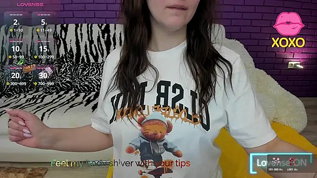 Snapshot of GlowMimi chatting on March 2026 05:38:01 PM GlowMimi online show from March 2026 05:38:01 PM