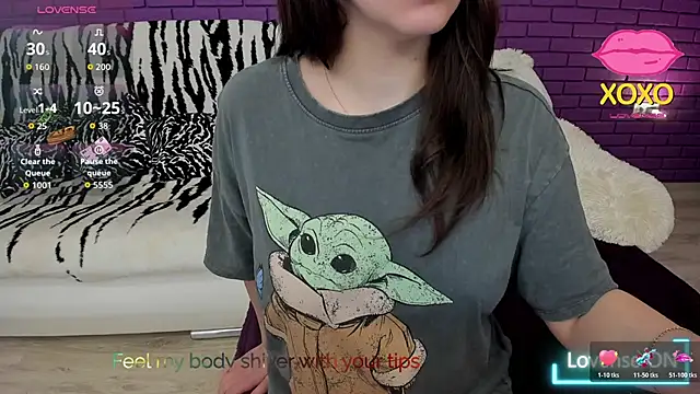 Snapshot of GlowMimi chatting on April 2026 04:15:01 PM GlowMimi online show from April 2026 04:15:01 PM