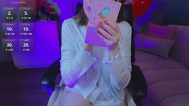 Snapshot of R_I_N_A chatting on March 2026 01:11:01 AM R I N A online show from March 2026 01:11:01 AM