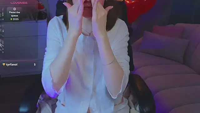 Snapshot of R_I_N_A chatting on March 2026 01:16:02 AM R I N A online show from March 2026 01:16:02 AM