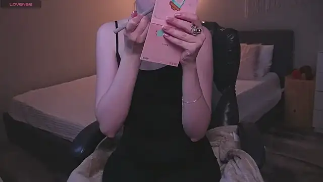 Snapshot of R_I_N_A chatting on April 2026 01:14:02 AM R I N A online show from April 2026 01:14:02 AM