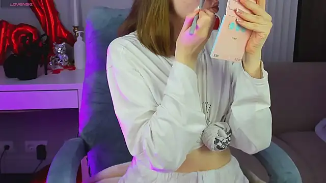 Snapshot of R_I_N_A chatting on April 2026 01:15:01 AM R I N A online show from April 2026 01:15:01 AM