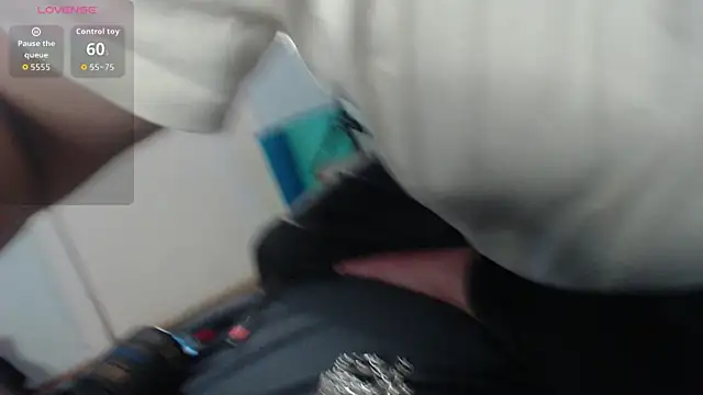 Moon foxes online show from January 2026 11:37:02 AM