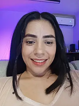 Snapshot of Sara-215 chatting on April 2026 05:27:01 AM Sara-215 online show from April 2026 05:27:01 AM