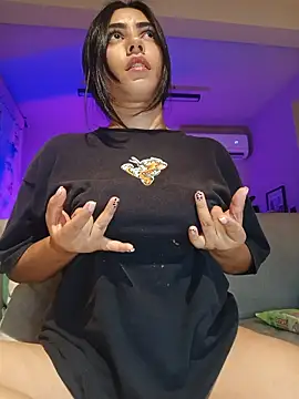 Snapshot of Sara-215 chatting on April 2026 03:44:02 AM Sara-215 online show from April 2026 03:44:02 AM