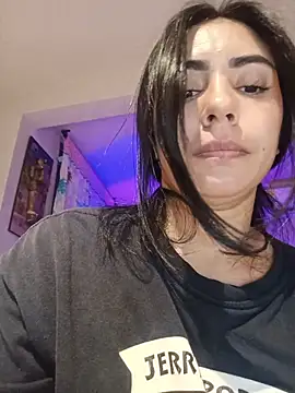 Snapshot of Sara-215 chatting on April 2026 07:45:01 AM Sara-215 online show from April 2026 07:45:01 AM