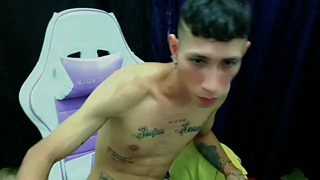 The latin boy online show from October 2025 07:37:02 PM