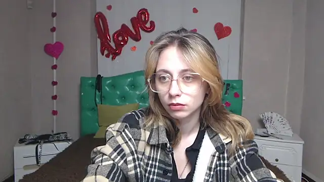 TracyLll online show from February 2026 06:12:02 AM