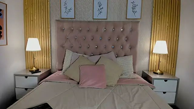 Snapshot of KamyGlam chatting on June 2026 08:18:02 PM KamyGlam online show from June 2026 08:18:02 PM