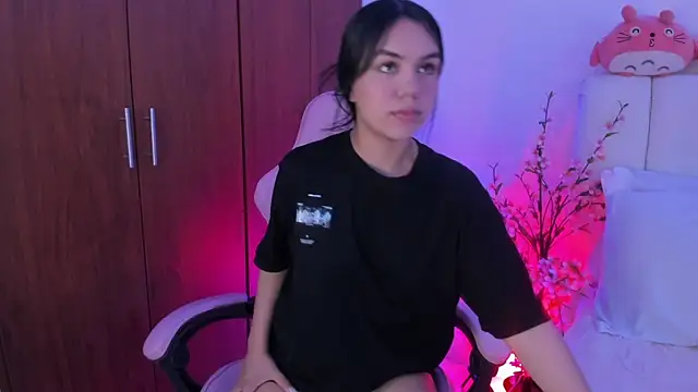 aurora rousse online show from February 2026 09:00:02 PM