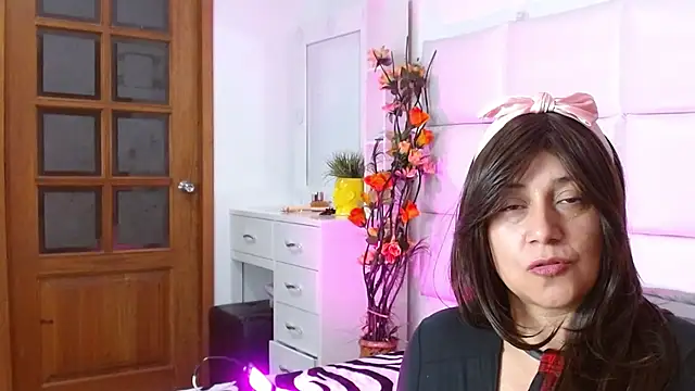 Caroline belle online show from November 2025 04:11:01 AM