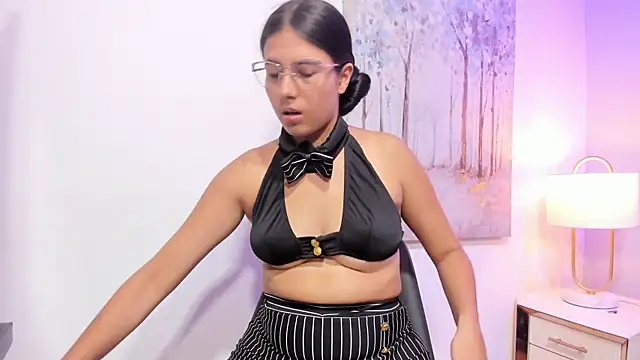 DanniaKross 1 online show from November 2025 07:36:02 PM