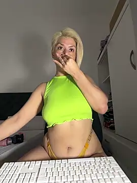 Romy-R-O online show from December 2025 01:38:01 PM