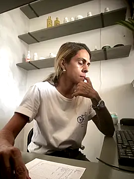 sabrinaneves online show from December 2025 06:49:02 PM