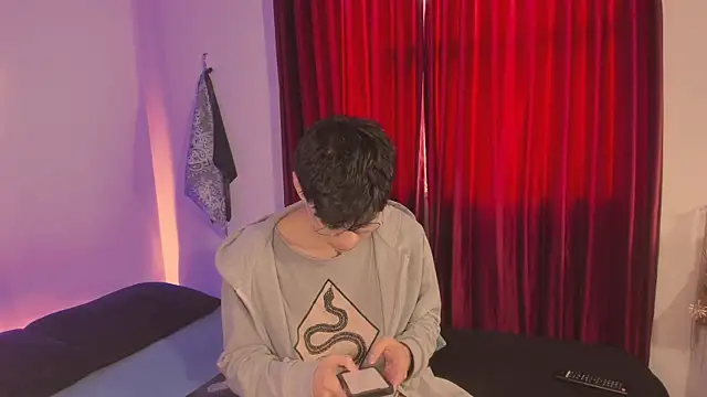 estmonnn online show from November 2025 09:21:02 PM