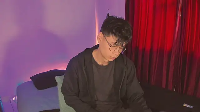 estmonnn online show from November 2025 09:24:02 PM