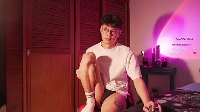 estmonnn online show from April 2026 12:56:01 AM