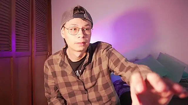 estmonnn online show from May 2026 01:03:01 AM
