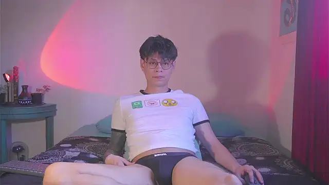 estmonnn online show from June 2026 07:49:01 PM