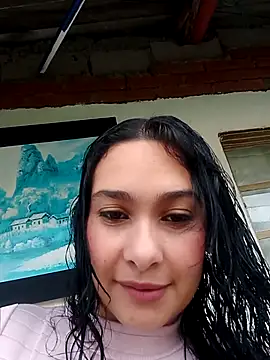 Isa-Giraldo online show from October 2025 12:28:02 PM