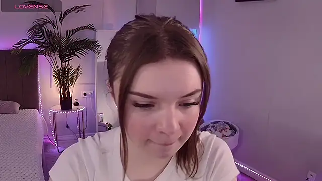 Alice Bloome online show from October 2025 09:11:01 AM