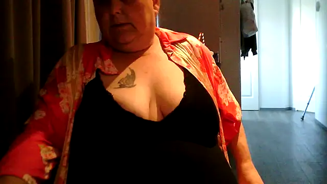 Snapshot of Sylviastar46 chatting on June 2026 06:36:02 PM Sylviastar46 online show from June 2026 06:36:02 PM