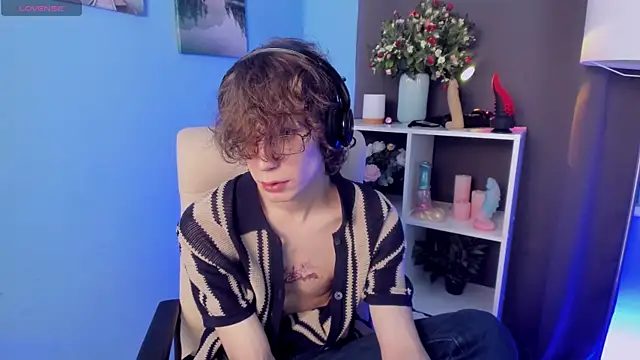 LeoBensyten online show from November 2025 11:49:02 PM