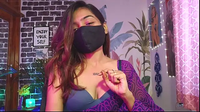 Snapshot of Saloni9 chatting on April 2026 04:11:01 AM Saloni9 online show from April 2026 04:11:01 AM