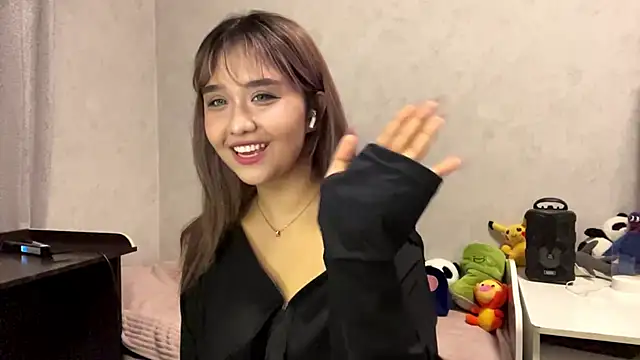 LovelyLara online show from November 2025 05:57:02 PM