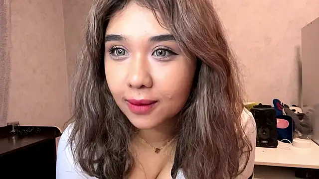 LovelyLara online show from November 2025 06:06:01 PM