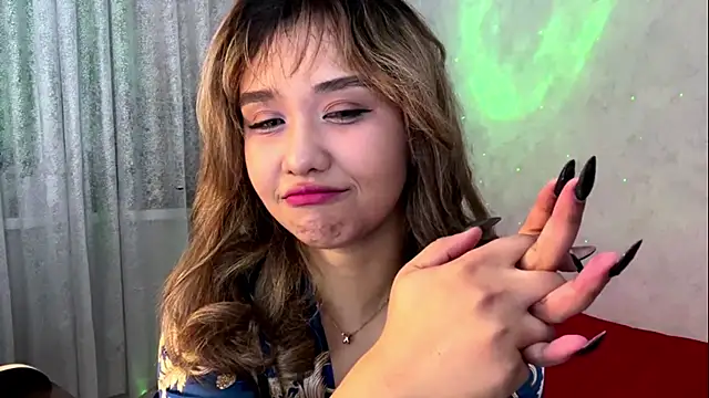 LovelyLara online show from December 2025 06:47:02 PM