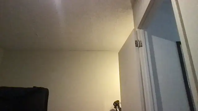 ezrah23 online show from April 2026 09:23:01 PM