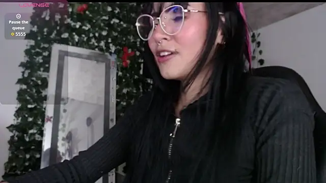 Snapshot of myomii_nixx chatting on November 2025 02:33:01 AM myomii nixx online show from November 2025 02:33:01 AM