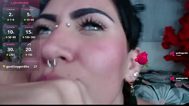 Snapshot of myomii_nixx chatting on December 2025 03:33:01 AM myomii nixx online show from December 2025 03:33:01 AM