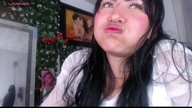 Snapshot of myomii_nixx chatting on December 2025 12:06:01 AM myomii nixx online show from December 2025 12:06:01 AM