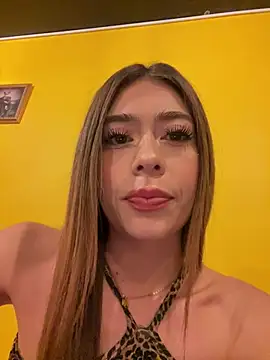 EmmilyClark online show from April 2026 10:01:02 AM